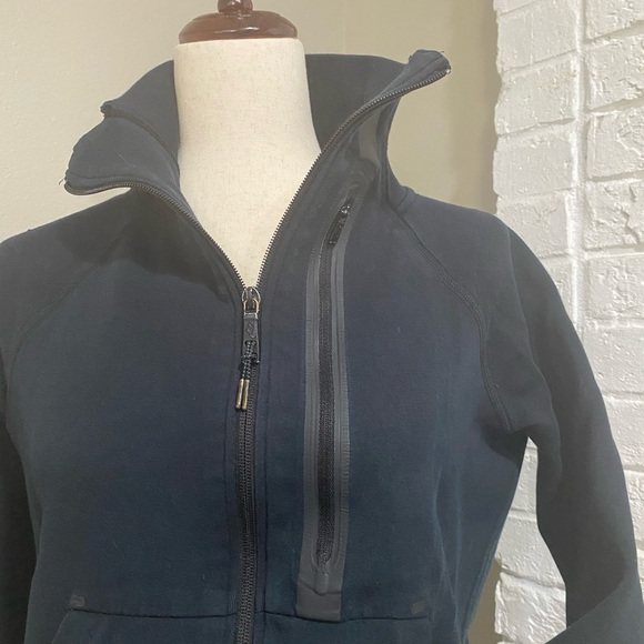 Women’s Nike Black Hi-Lo Zip-Up Jacket - Picture 4 of 6